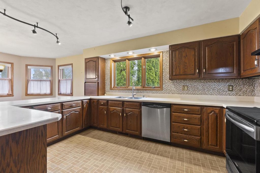 Photo of 1161 Wedgewood LANE, Fond Du Lac, WI 54935 (MLS # 50323161)