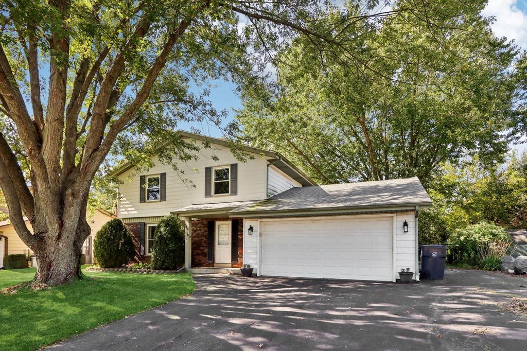 Photo of 4919 Flambeau DRIVE, Mount Pleasant, WI 53406 (MLS # 1938157)