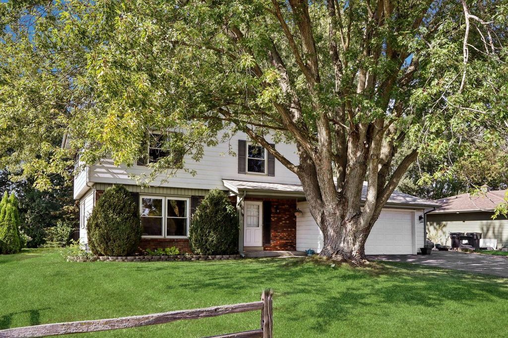 Photo of 4919 Flambeau DRIVE, Mount Pleasant, WI 53406 (MLS # 1938157)