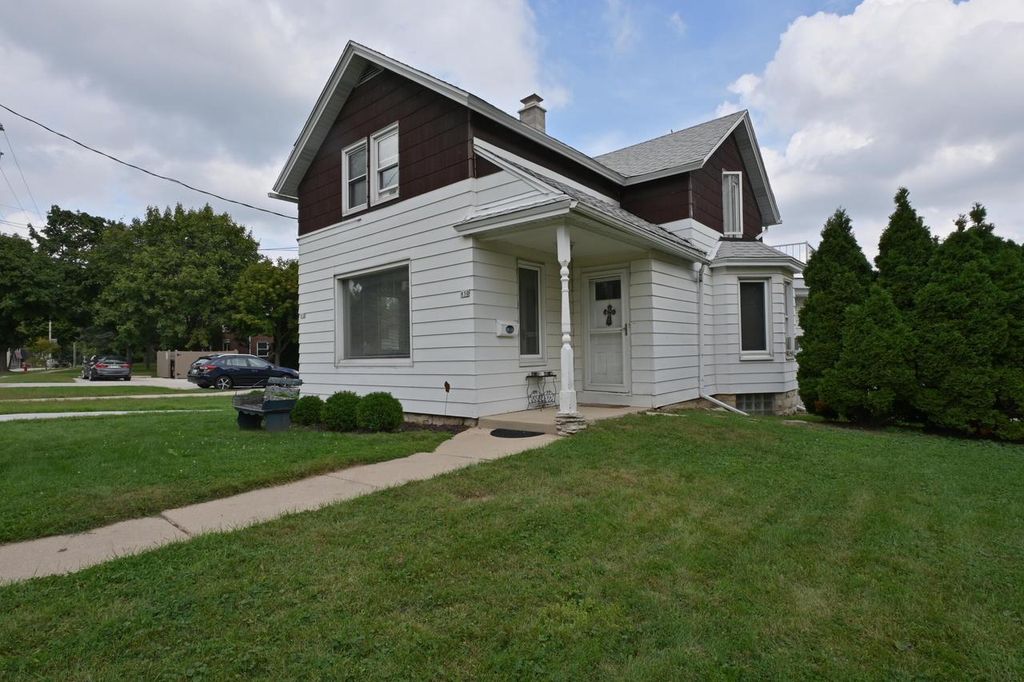 Photo of 850 Glenview AVENUE, Wauwatosa, WI 53213 (MLS # 1941642)