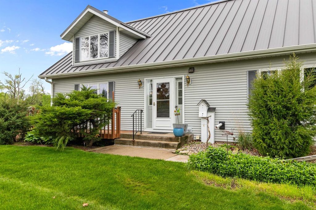 Photo of 728 E River DRIVE, Omro, WI 54963 (MLS # 50325739)