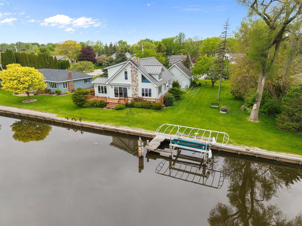 Photo of 728 E River DRIVE, Omro, WI 54963 (MLS # 50325739)