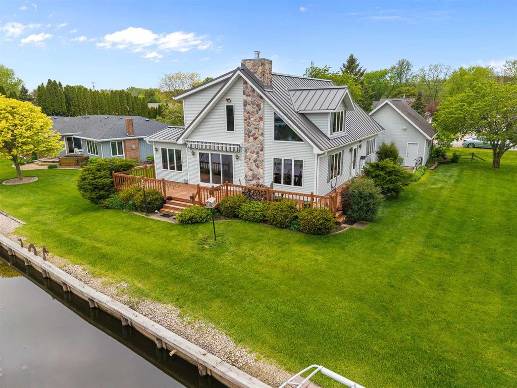 Photo of 728 E River DRIVE, Omro, WI 54963 (MLS # 50325739)