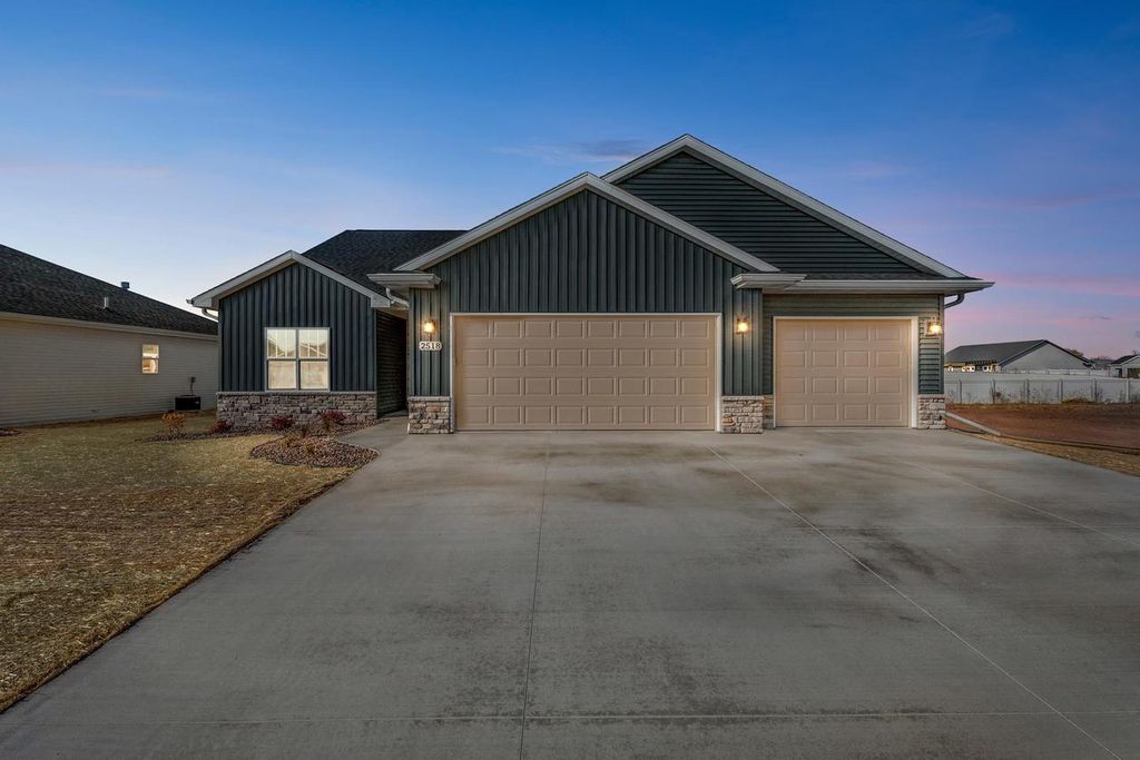 Photo of 2518 Tipperary TRAIL, De Pere, WI 54115 (MLS # 50322422)