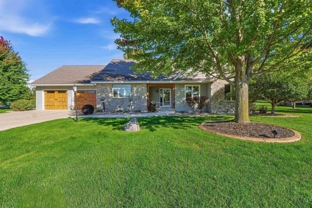 Photo of N5567 Deneveu LANE, Fond Du Lac, WI 54937 (MLS # 50333862)