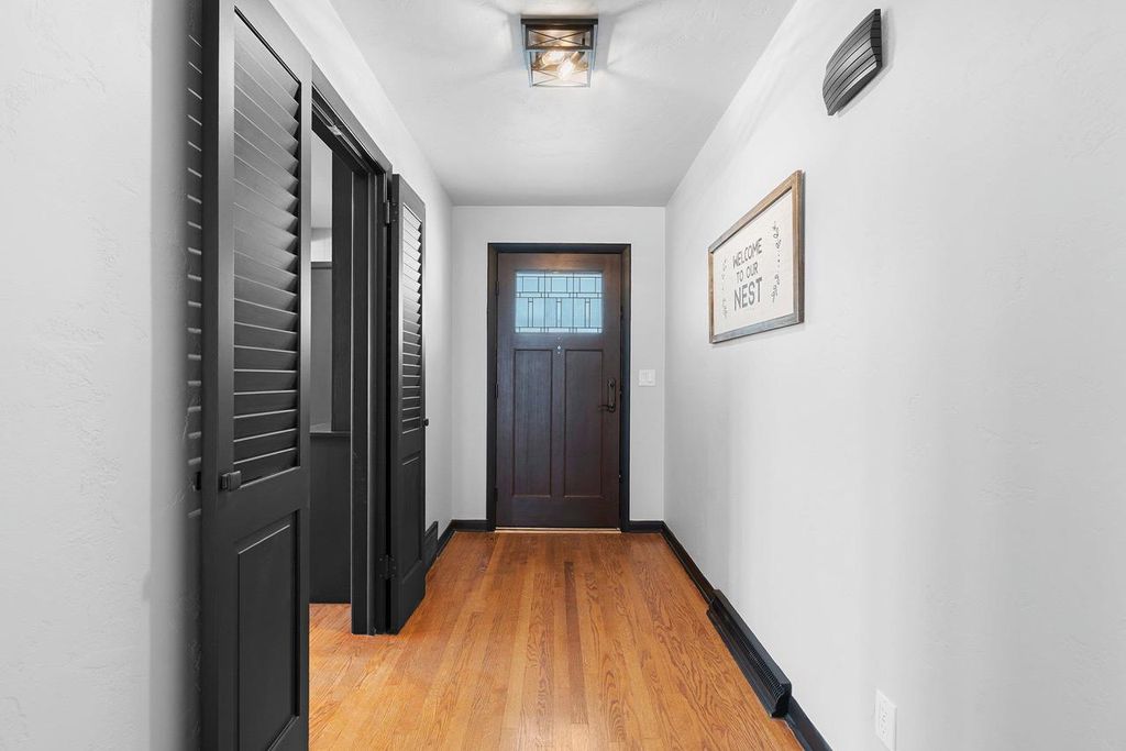 Photo of 1040 E Moorpark AVENUE, Appleton, WI 54911 (MLS # 50320488)