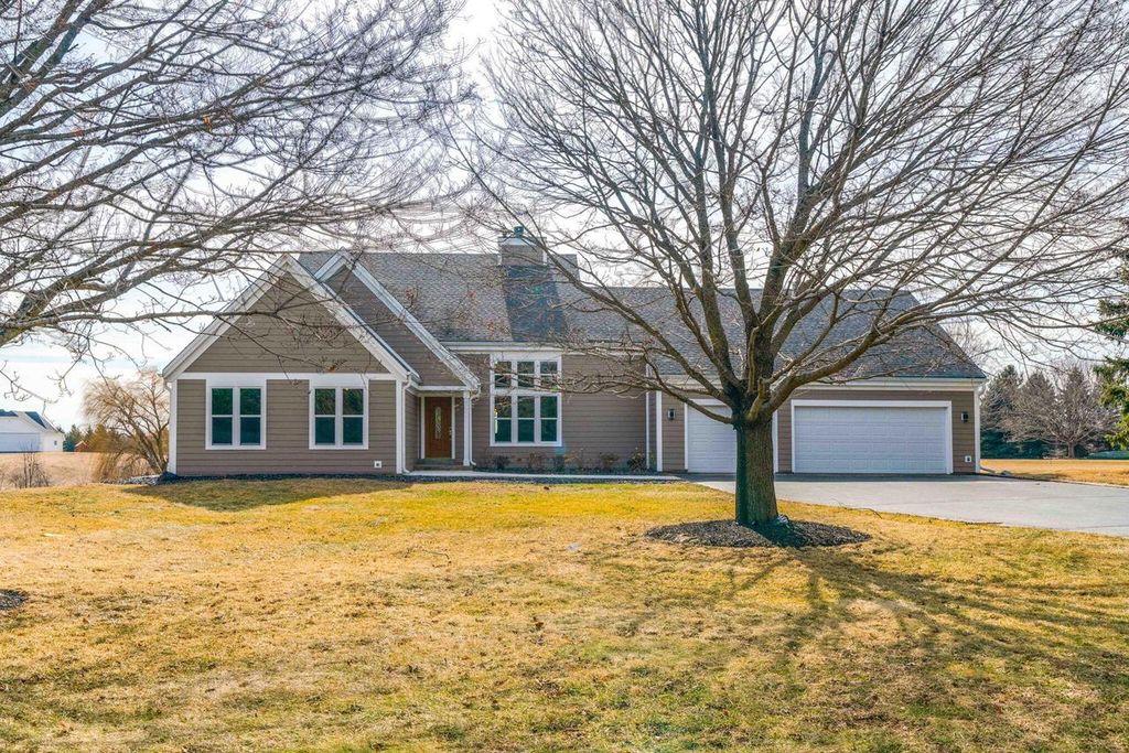 Photo of W1461 Maureen COURT, Lake Geneva, WI 53147 (MLS # 1953621)