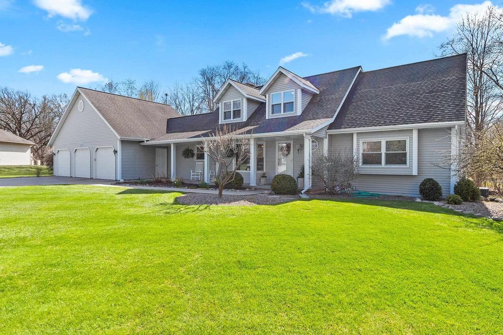Photo of 1171 Thunderbyrd COURT, Green Bay, WI 54313 (MLS # 50324245)