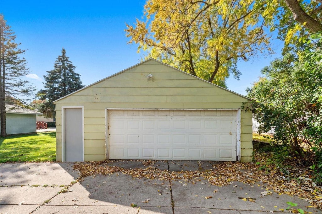 Photo of 1513 Oshkosh AVENUE, Oshkosh, WI 54902 (MLS # 50334168)