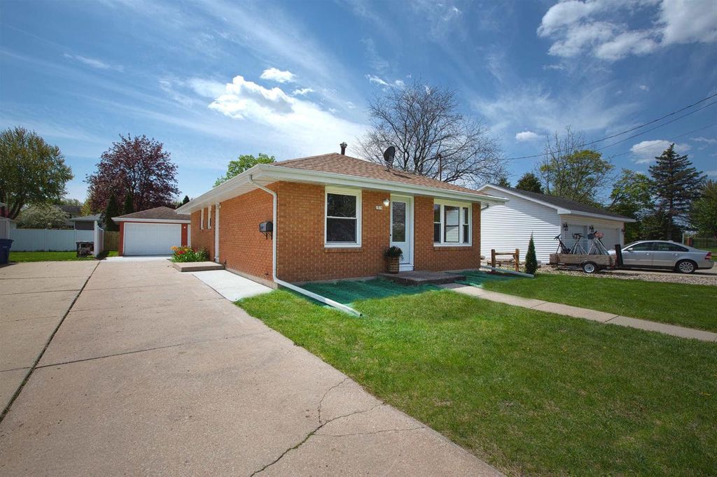 Photo of 1519 Adams AVENUE, Oshkosh, WI 54902 (MLS # 50325141)