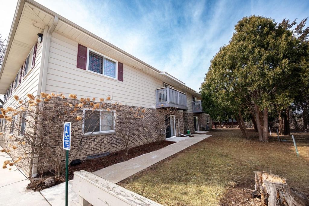 Photo of 1718 Onsgard ROAD, Madison, WI 53704 (MLS # 2018271)