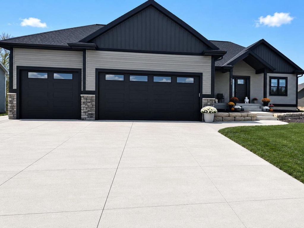 Photo of 307 Prairie STREET, Fall River, WI 53932 (MLS # 2027981)