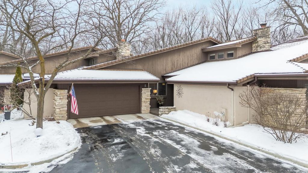 Photo of 2661 Northern ROAD #E, Appleton, WI 54914 (MLS # 50321777)