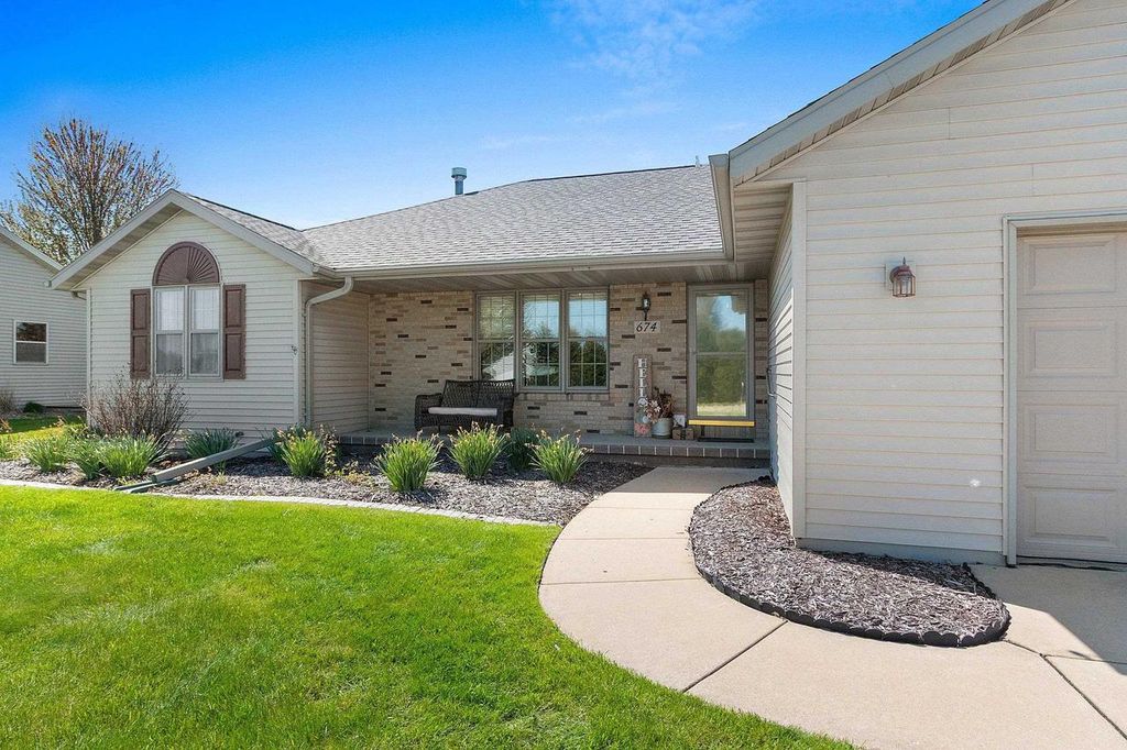 Photo of 674 Swan ROAD, De Pere, WI 54115 (MLS # 50325691)