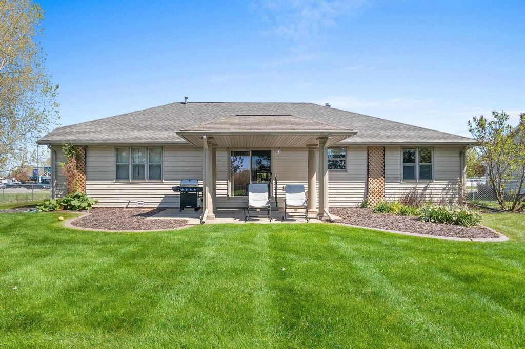Photo of 674 Swan ROAD, De Pere, WI 54115 (MLS # 50325691)