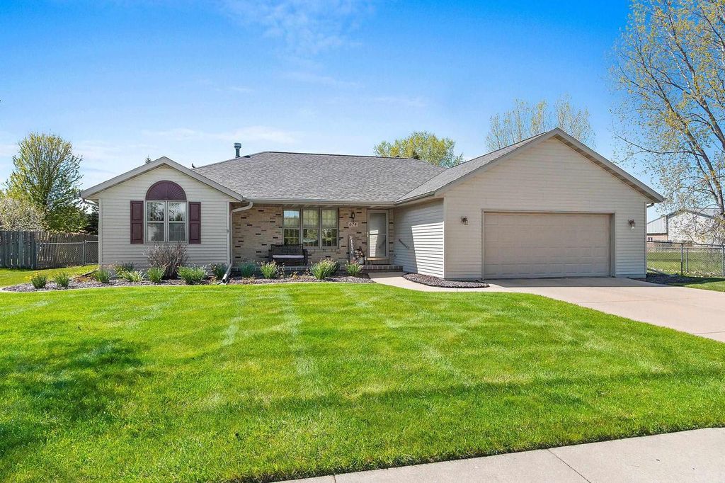Photo of 674 Swan ROAD, De Pere, WI 54115 (MLS # 50325691)