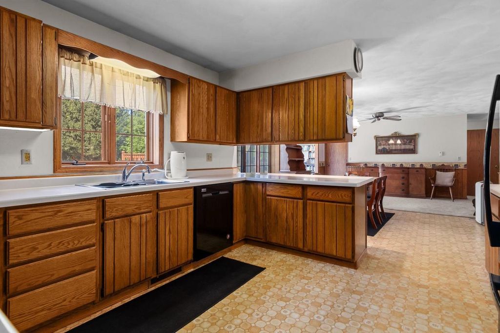 Photo of N5701 Lakeview DRIVE, Green Lake, WI 54941 (MLS # 2009785)