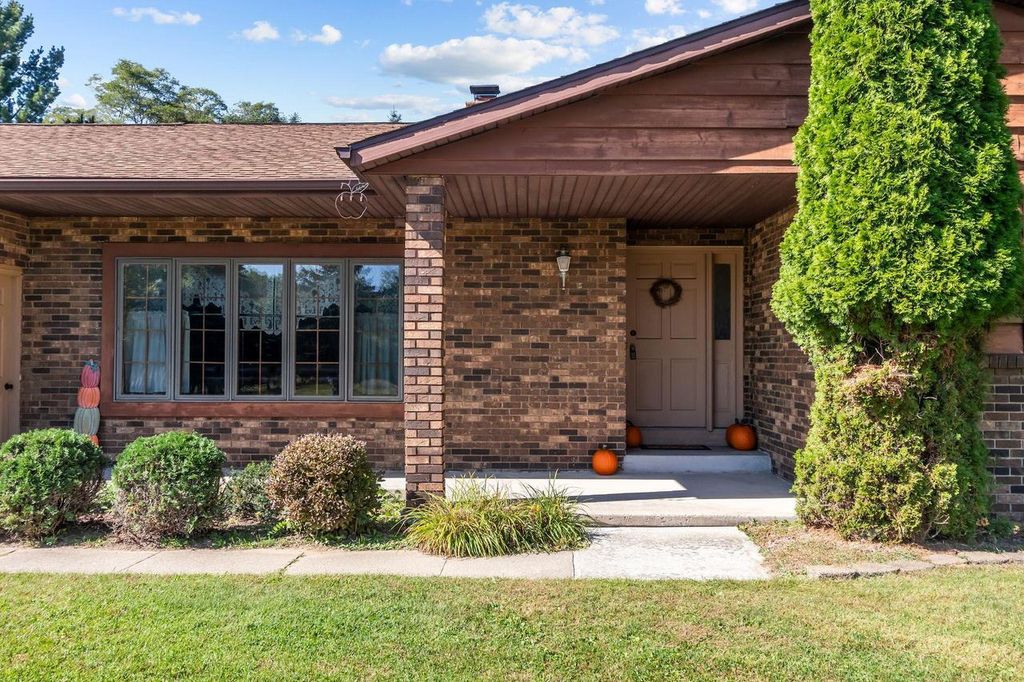 Photo of N5701 Lakeview DRIVE, Green Lake, WI 54941 (MLS # 2009785)