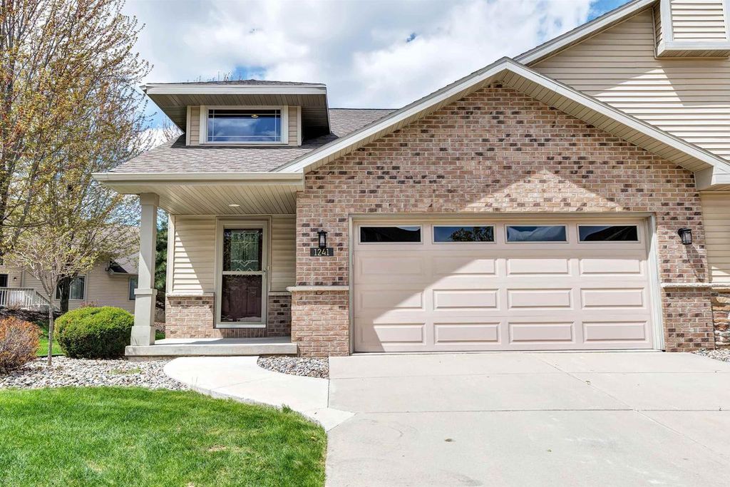 Photo of 1241 Prairie Falcon TRAIL, Green Bay, WI 54313 (MLS # 50324923)