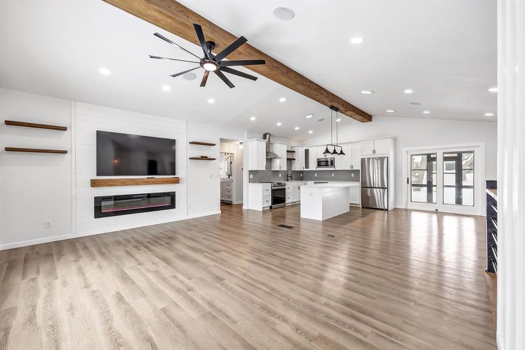 Photo of 1091 Circle DRIVE, Green Bay, WI 54313 (MLS # 50318783)