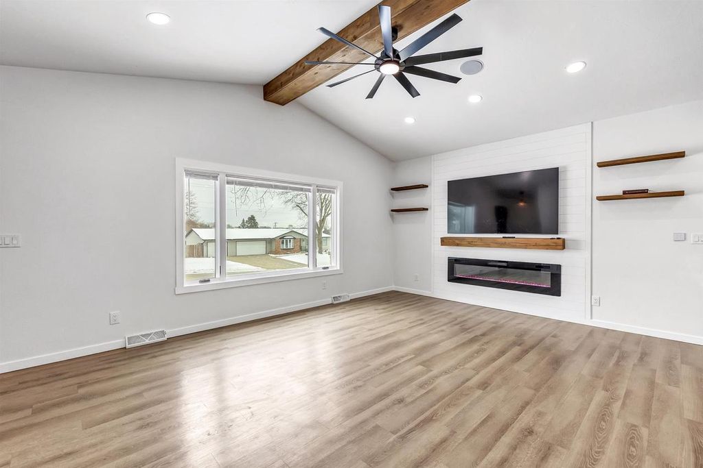 Photo of 1091 Circle DRIVE, Green Bay, WI 54313 (MLS # 50318783)