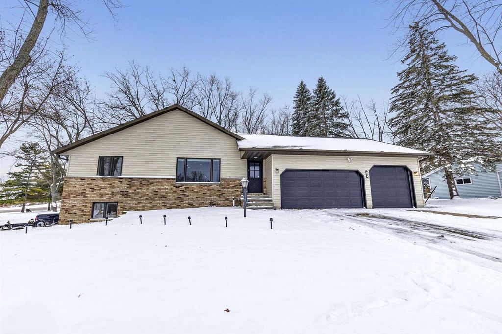 Photo of 1091 Circle DRIVE, Green Bay, WI 54313 (MLS # 50318783)