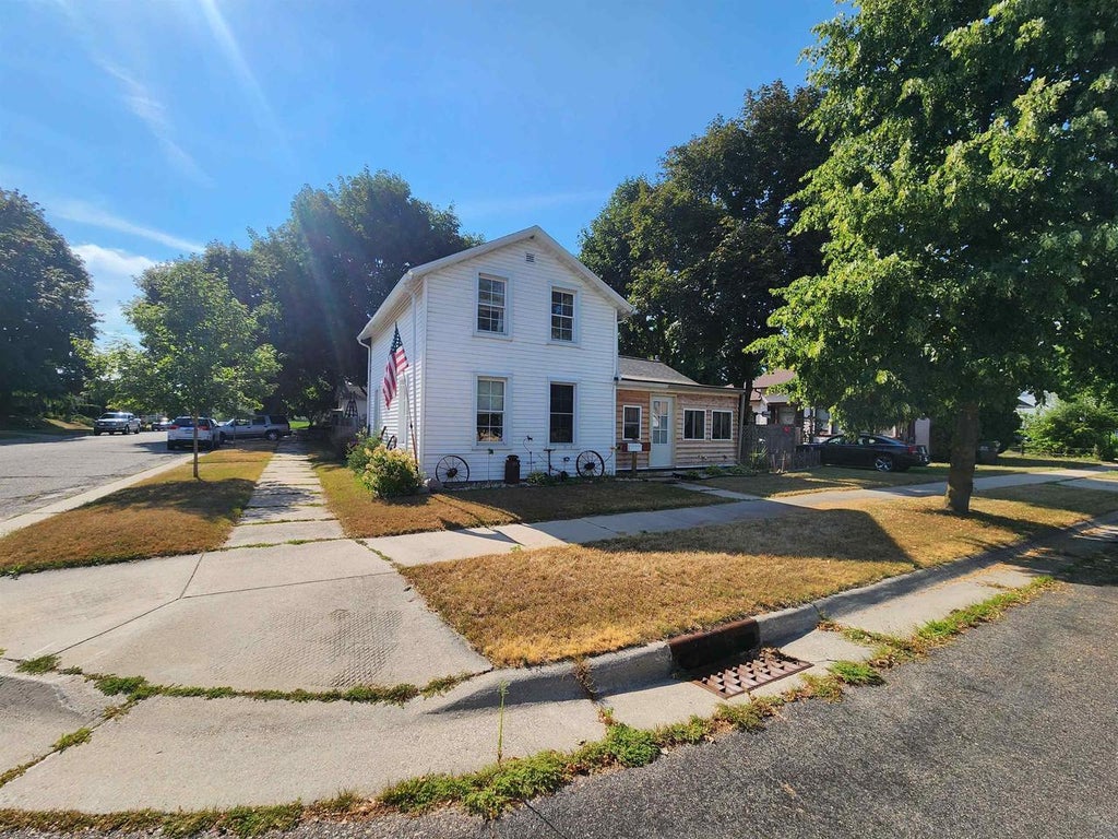 Photo of 902 Cass STREET, Portage, WI 53901 (MLS # 2029352)