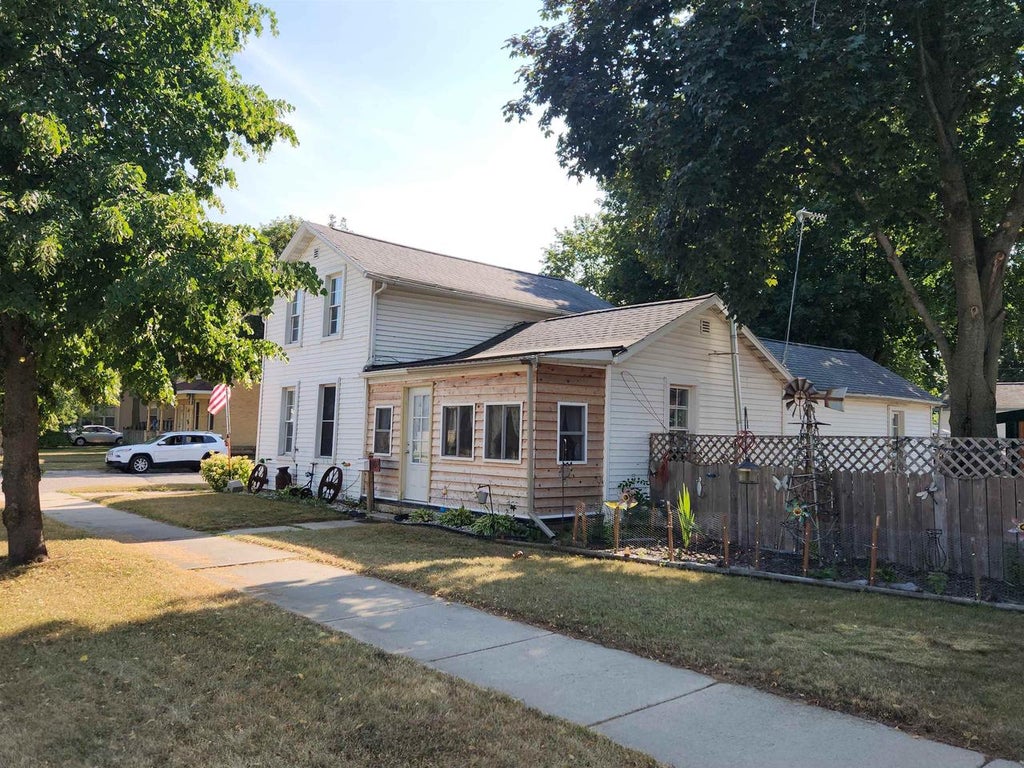 Photo of 902 Cass STREET, Portage, WI 53901 (MLS # 2029352)