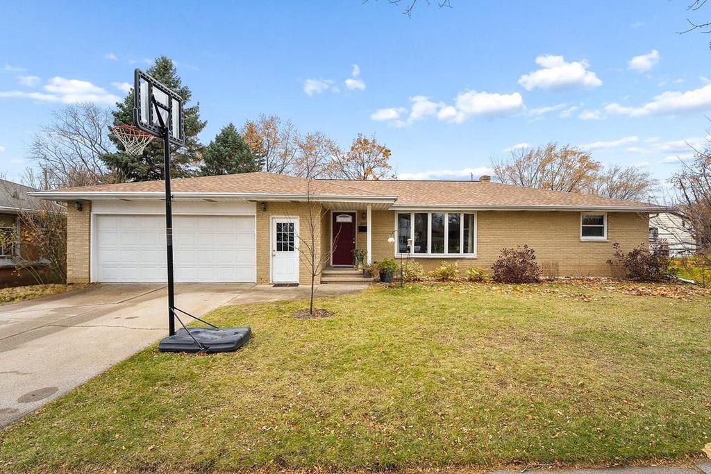 Photo of 2205 Welhouse DRIVE, Kaukauna, WI 54130 (MLS # 50318860)