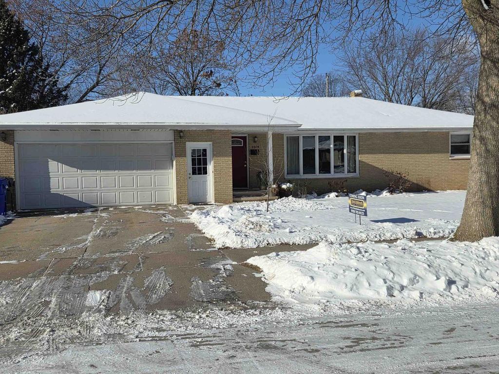 Photo of 2205 Welhouse DRIVE, Kaukauna, WI 54130 (MLS # 50318860)