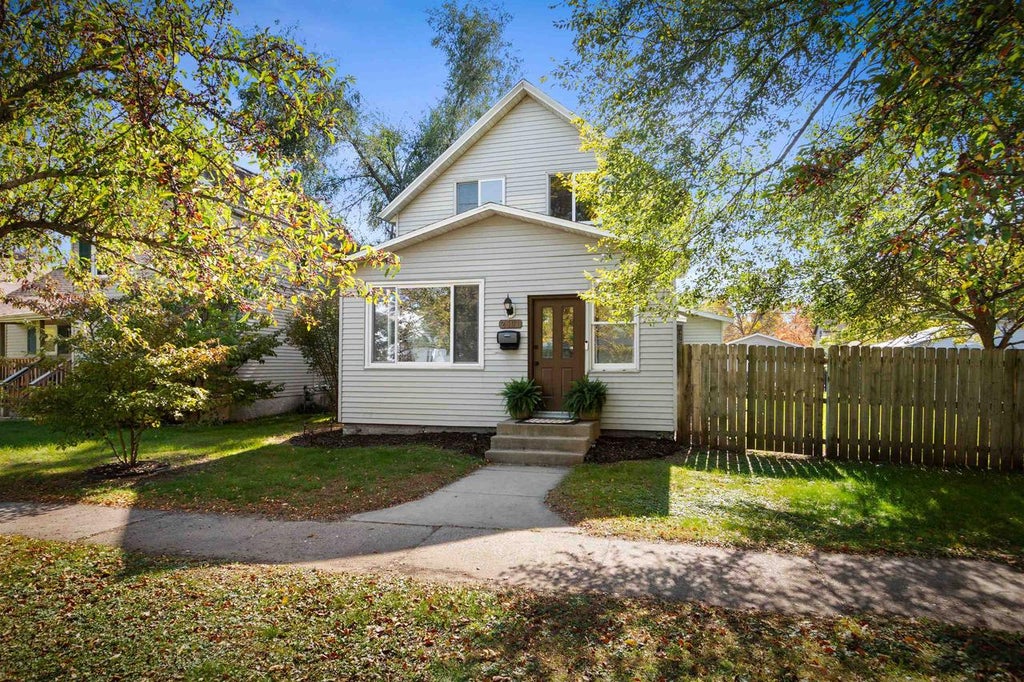 Photo of 2501 Ellis STREET, Stevens Point, WI 54481 (MLS # 22604999)