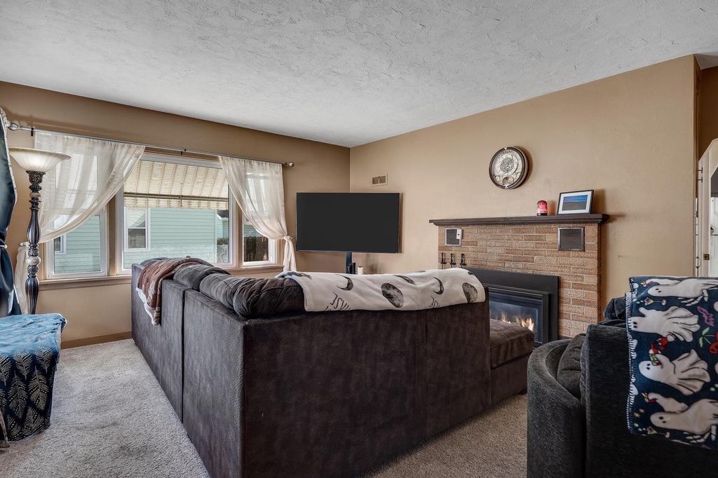 Photo of 2114 Losey BOULEVARD SOUTH BOULEVARD S, La Crosse, WI 54601 (MLS # 1938757)