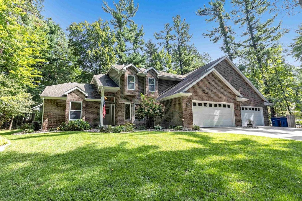 Photo of 2274 Cathedral Forest DRIVE, Suamico, WI 54313 (MLS # 50332250)