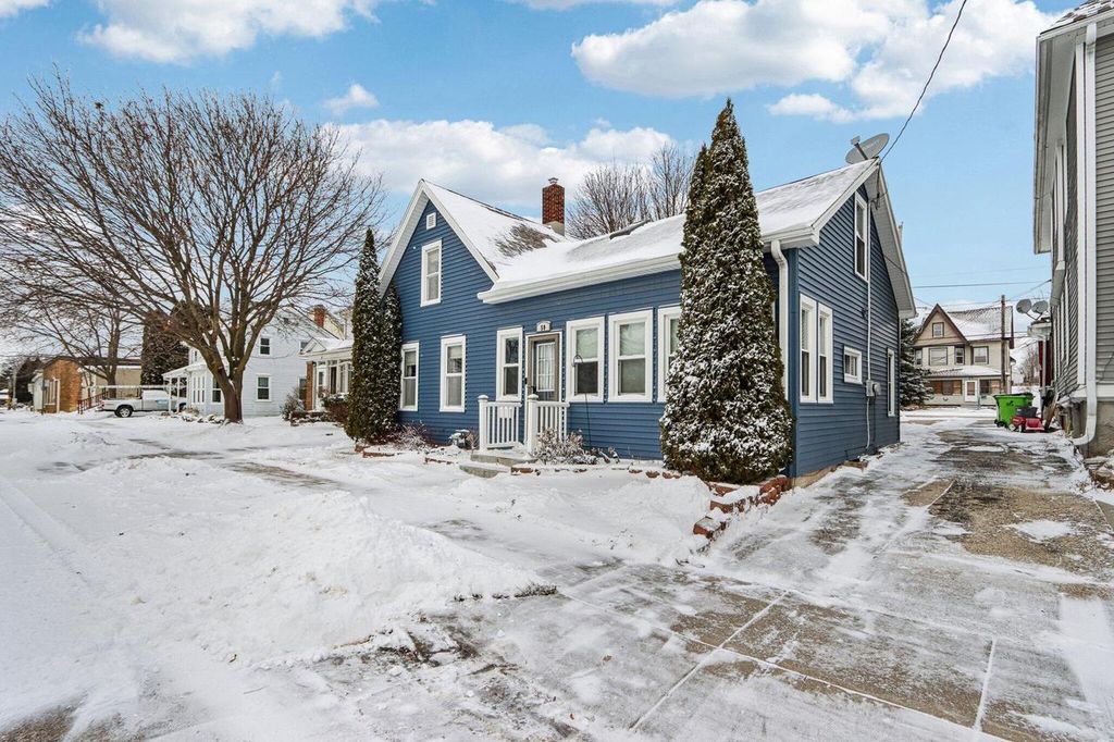 Photo of 50 E State STREET, Hartford, WI 53027 (MLS # 1946508)