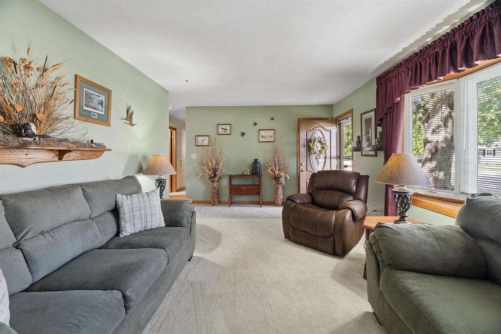 Photo of 1135 Heritage TRAIL, Oshkosh, WI 54904 (MLS # 50333122)
