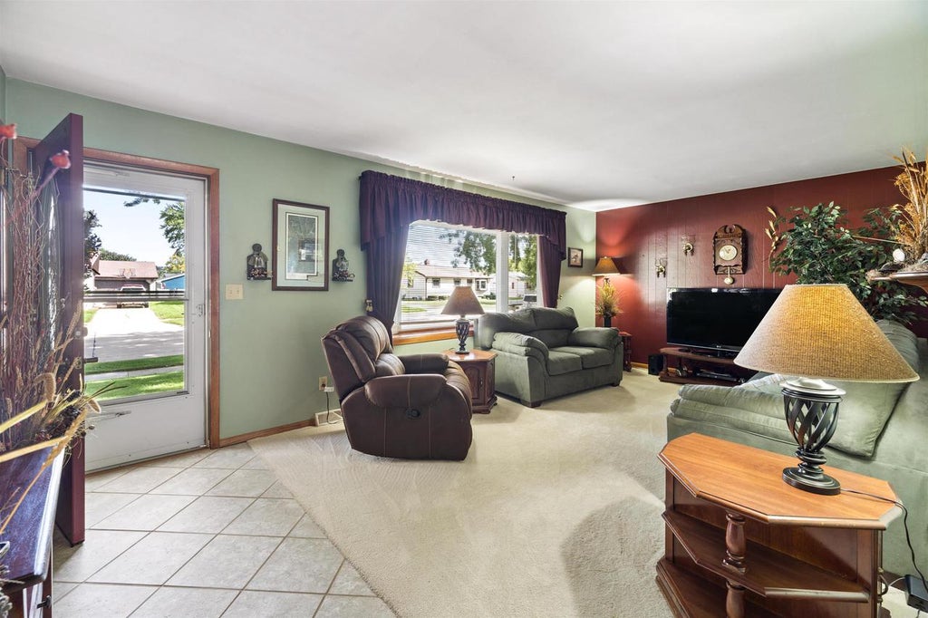 Photo of 1135 Heritage TRAIL, Oshkosh, WI 54904 (MLS # 50333122)