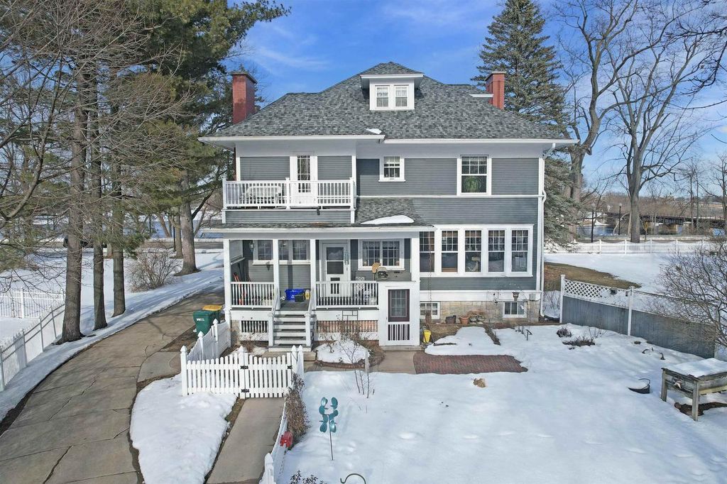 Photo of 2115 Riverside AVENUE, Marinette, WI 54143 (MLS # 50319026)