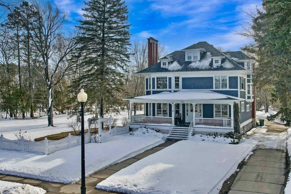 Photo of 2115 Riverside AVENUE, Marinette, WI 54143 (MLS # 50319026)