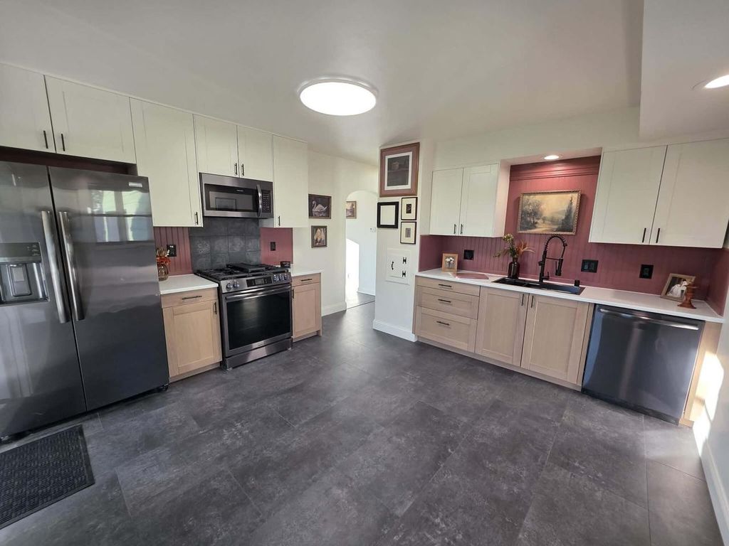 Photo of 3860 S 39th STREET, Greenfield, WI 53221 (MLS # 1946777)