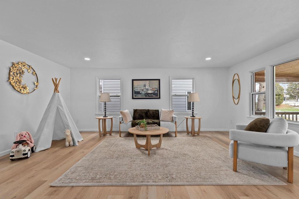 Photo of 752 Lakecrest DRIVE, Menasha, WI 54952 (MLS # 50319604)