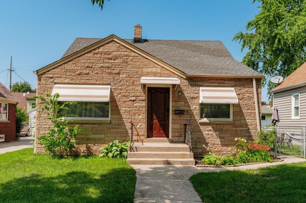 Photo of 2520 W Morgan AVENUE, Milwaukee, WI 53221 (MLS # 1936120)