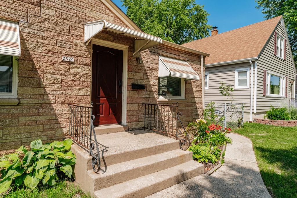 Photo of 2520 W Morgan AVENUE, Milwaukee, WI 53221 (MLS # 1936120)