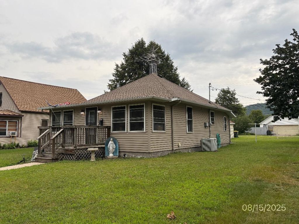 Photo of 618 N Wacouta AVENUE, Prairie Du Chien, WI 53821 (MLS # 2016010)