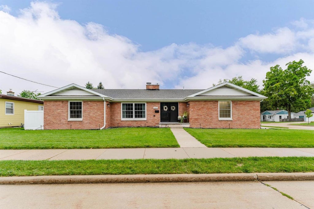 Photo of 1433 Hazel STREET, Oshkosh, WI 54901 (MLS # 50332326)