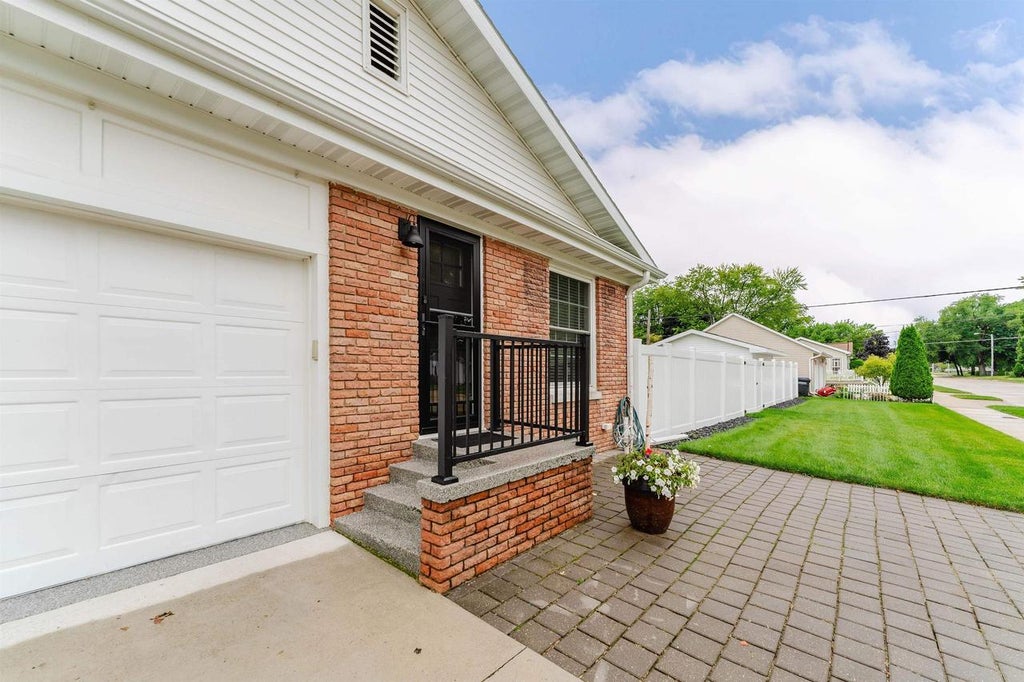 Photo of 1433 Hazel STREET, Oshkosh, WI 54901 (MLS # 50332326)