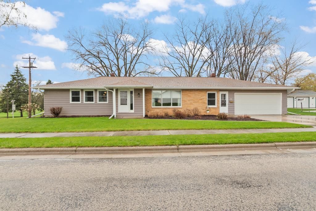 Photo of 305 Columbus AVENUE, Brillion, WI 54110 (MLS # 50324614)