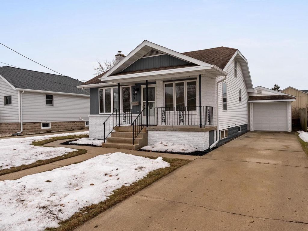 Photo of 2323 9th PLACE, Two Rivers, WI 54241 (MLS # 1945747)