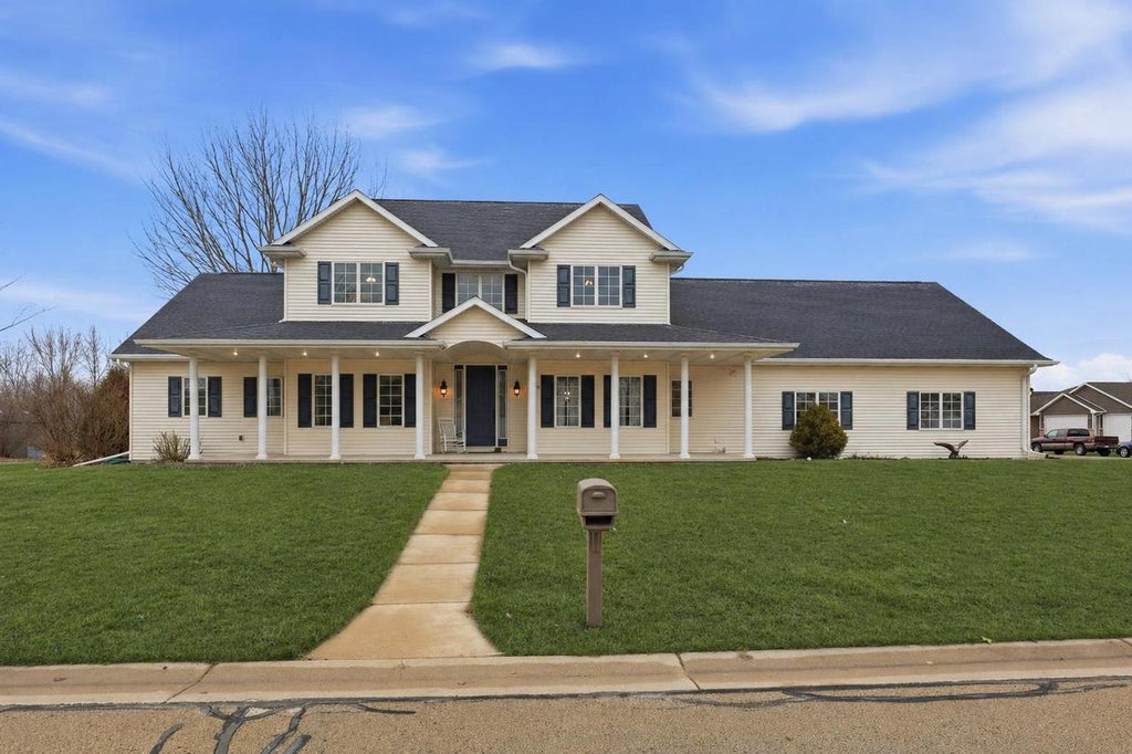 Photo of N9005 Blackoak STREET, Menasha, WI 54952 (MLS # 50329040)