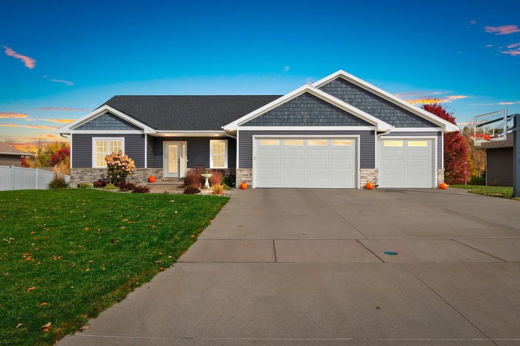 Photo of 3442 Leeds Castle DRIVE, Green Bay, WI 54313 (MLS # 50321603)