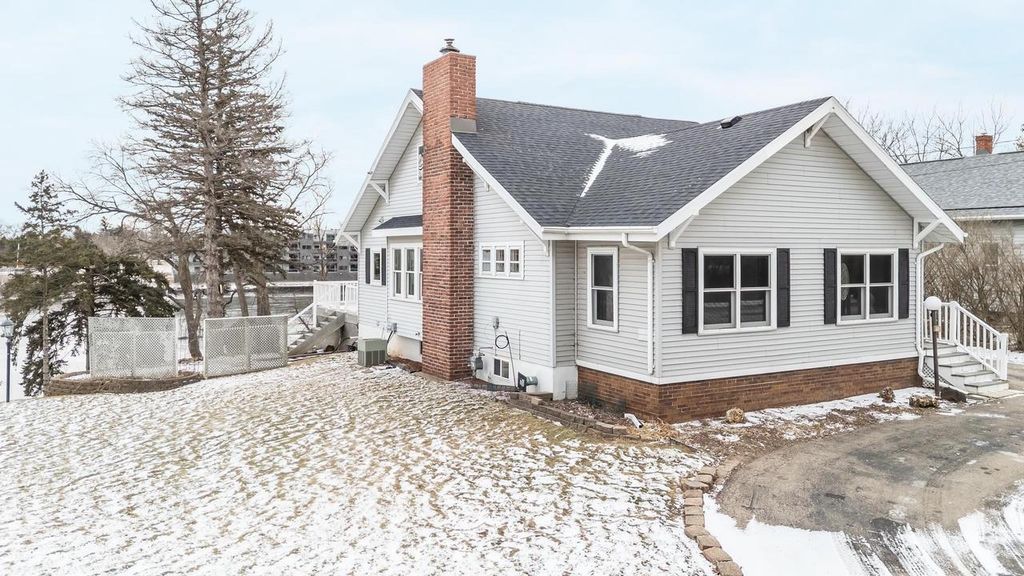 Photo of 1721 W Main STREET, Little Chute, WI 54911 (MLS # 50320088)